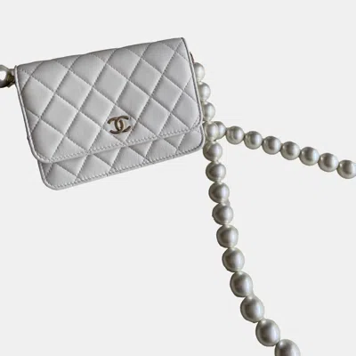 Pre-owned Chanel White Woc Bag