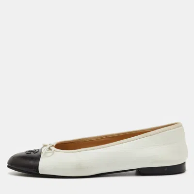 Pre-owned Chanel White/black Leather Cc Cap Toe Bow Ballet Flats Size 40