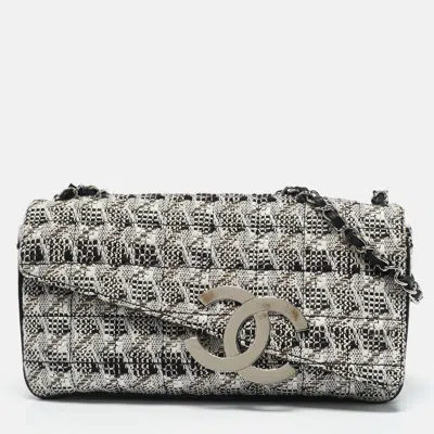 Pre-owned Chanel White/black Tweed Diagonal Cc Flap Bag