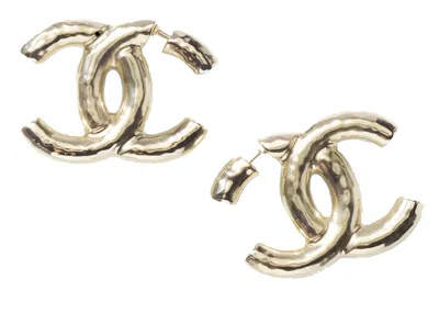 Chanel Women's  22c Earrings In Gold In Metallic
