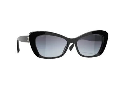Pre-owned Chanel Women's  Cat Eye Sunglasses In Black (5481h C622/s6)