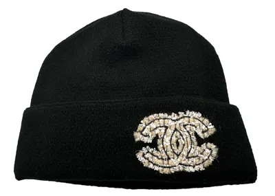 Pre-owned Chanel Women's  Cloche Black White Beige Cc Logo Beanie In Aa8603 Black