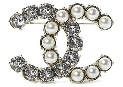 Pre-owned Chanel Women's  Crystal Brooch In Gold