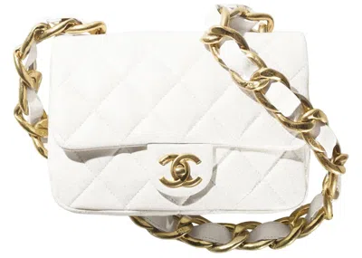 Pre-owned Chanel Women's  Flap Bag With Chunky Chain Strap Small 22s Lambskin In White