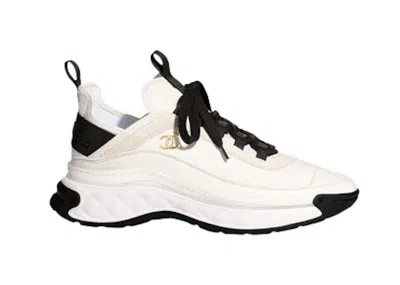 Pre-owned Chanel Women's  Low Top Trainer Velvet Sneakers In Ivory/black