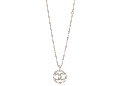 Pre-owned Chanel Women's  Pearl Cc Round Pendant Necklace In Gold