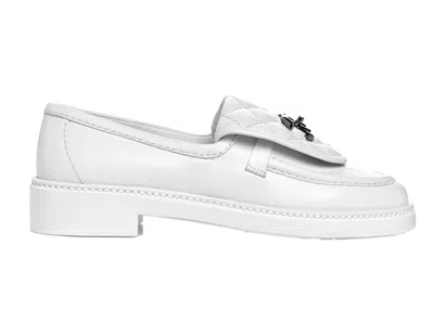 Pre-owned Chanel Women's  Quilted Tab Loafers Leather Sneakers In White