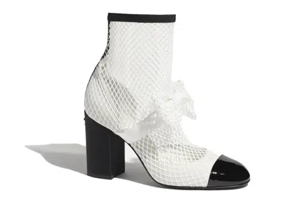 Pre-owned Chanel Women's  Resille 90mm Mary Janes Patent Calfskin Sneakers In Black/white