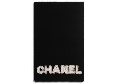 Pre-owned Chanel Women's  Tweed Cc Logo Scarf In Black/white