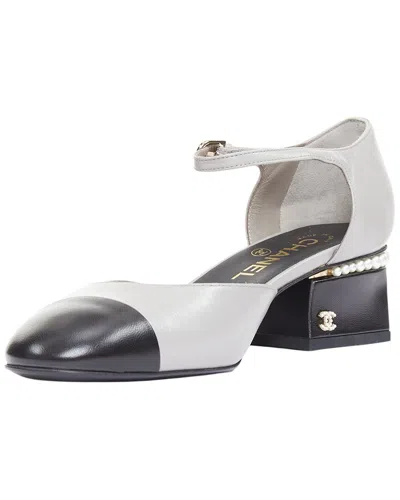 Pre-owned Chanel Women's Leather Pearl Trimmed Cc Logo Block Heel Pump (authentic Pre-  Loved)