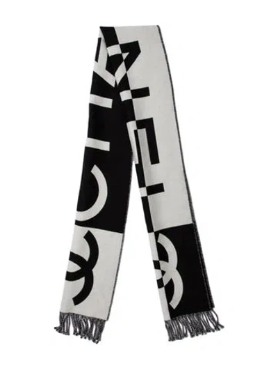 Pre-owned Chanel Wool Printed Scarf In Black
