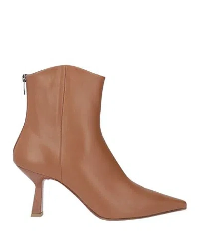 Chantal 1962 Woman Ankle Boots Tan Size 9 Leather In Brown