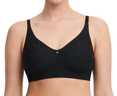 Chantelle Wireless Back Smoothing Bra In Black