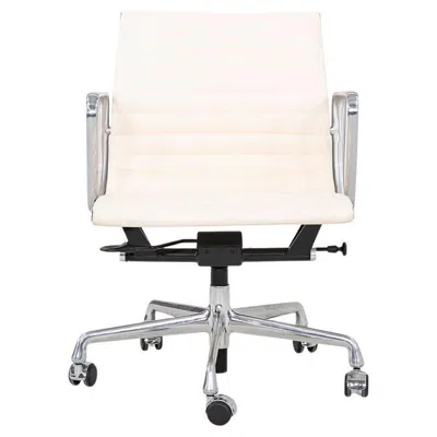 Pre-owned Charles And Ray Eames 2020s Herman Miller Eames Aluminum Group Management Desk Chair In Cream Leather In White