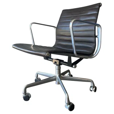 Pre-owned Charles And Ray Eames Eames Aluminum Group Management Chair In Leather For Herman Miller In Black