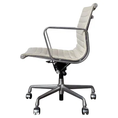 Pre-owned Charles And Ray Eames Herman Miller Eames Ivory Leather Management Desk Chair With Pneumatic Lift In White