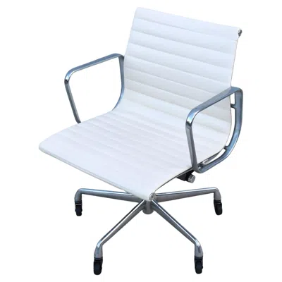 Pre-owned Charles And Ray Eames Mid-century Herman Miller Eames Aluminum Group Management Chair In White Leather