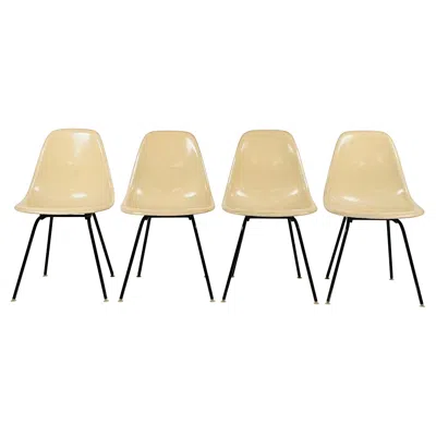 Pre-owned Charles And Ray Eames Set Of 4 Vintage White Fiberglass Eames Chairs By Herman Miller