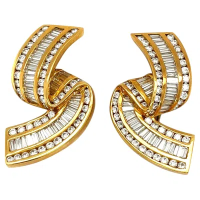 Pre-owned Charles Krypell 18kt Yellow Gold 6.94ct Baguette & Round Diamond Ribbon Earrings
