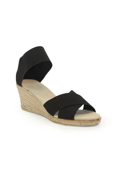Charleston Shoe Co. Women's Cannon Sandal In Black Linen In Brown