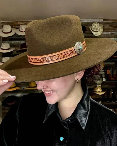 Charlie 1 Horse Women's Hat In White Sands Chocolate In Green