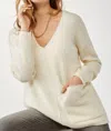 CHARLIE PAIGE VEE NECK KNIT SWEATER IN IVORY