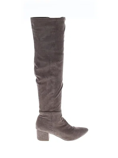 Pre-owned Chase & Chloe Boots In Gray