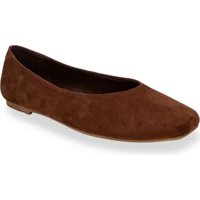 Chase & Chloe Chase And Chloe Square Toe Ballet Flat In Brown