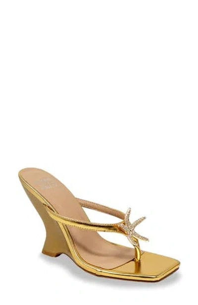 Chase & Chloe Chase And Chloe Starfish Post Toe Wedge Heel Sandal In Gold