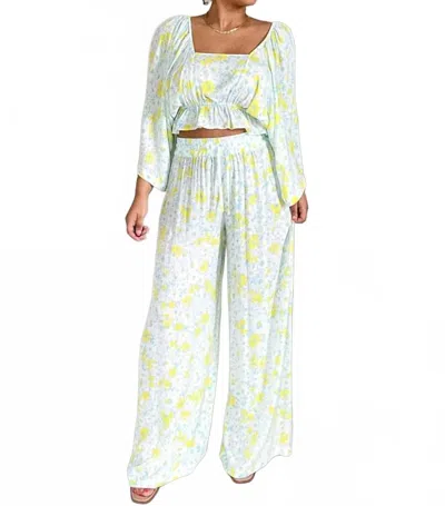 Chaser Daisy Floral Pant In Blue In White