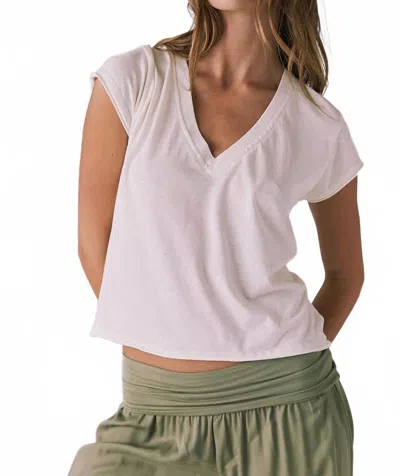 Chaser Gator Starry V Neck Tee In White In Pink