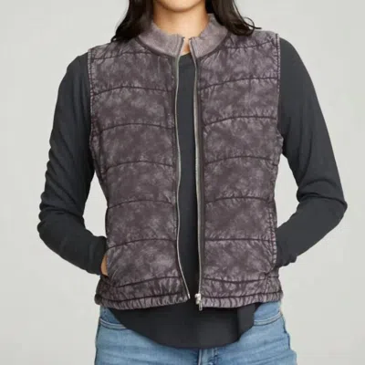 Chaser Quilted Mock Neck Puffer Vest In Black Cloud Wash In Blue