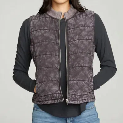 Chaser Quilted Mock Neck Puffer Vest In Black Cloud Wash In Grey