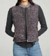 Chaser Quilted Mock Neck Puffer Vest In Black Cloud Wash In Grey