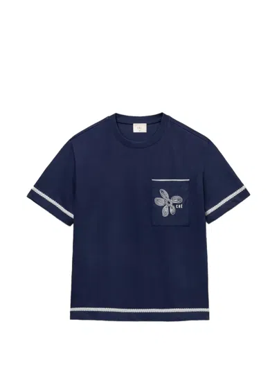 Che Flores Embroidered-pocket T-shirt In Blue