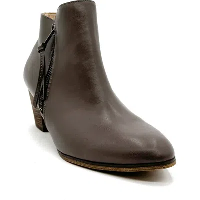 Chelsea Crew Logan Ankle Boot In Grey Pu