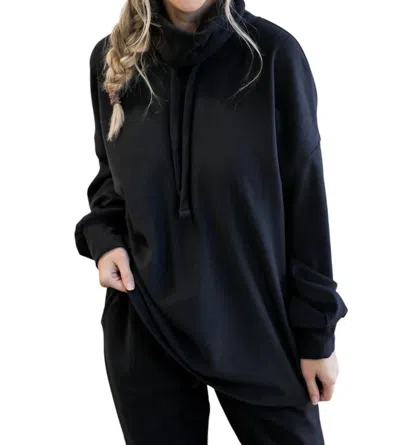 Cherish Cozy On The Run Shift Top In Black