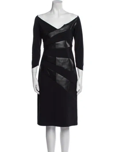 Pre-owned Chiara Boni V-neck Knee-length Dress In Black