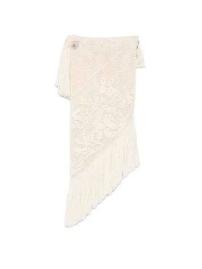 Chiara Is Lochstrick-cape Mit Fransenbesatz In White