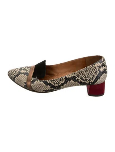 Pre-owned Chie Mihara Leather Animal Print Pumps In Black