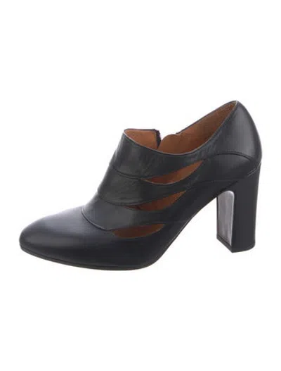 Pre-owned Chie Mihara Leather Cutout Accent Pumps In Black