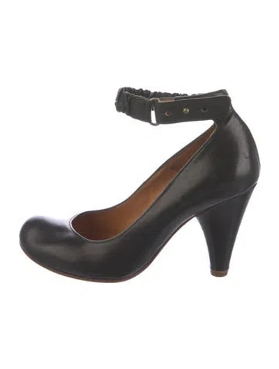 Pre-owned Chie Mihara Leather Pumps In Black