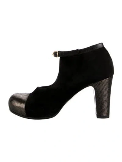 Pre-owned Chie Mihara Suede Pumps In Black