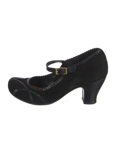 Pre-owned Chie Mihara Suede Pumps In Black