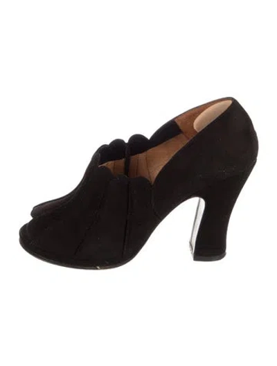 Pre-owned Chie Mihara Suede Pumps In Black