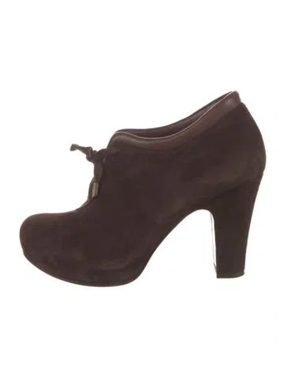 Pre-owned Chie Mihara Suede Pumps In Brown