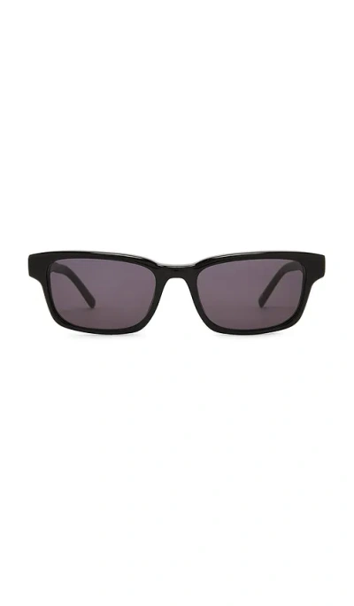 Chimi Kasi Sunglasses In Black