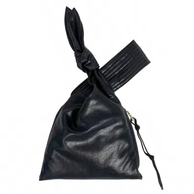 Chinese Laundry Aspen Wristlet Bag In Black