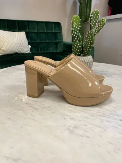 Chinese Laundry Women's Get On Cloud Patent Block Heel Shoe In Beige