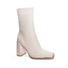 CHINESE LAUNDRY WOMEN'S MARVIN BOOT IN CREAM